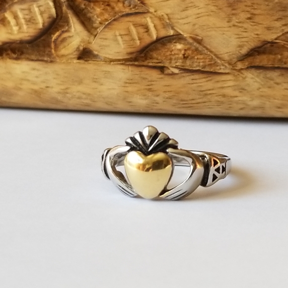 SALE☆Irish Claddagh Ring - Picture 2 of 7